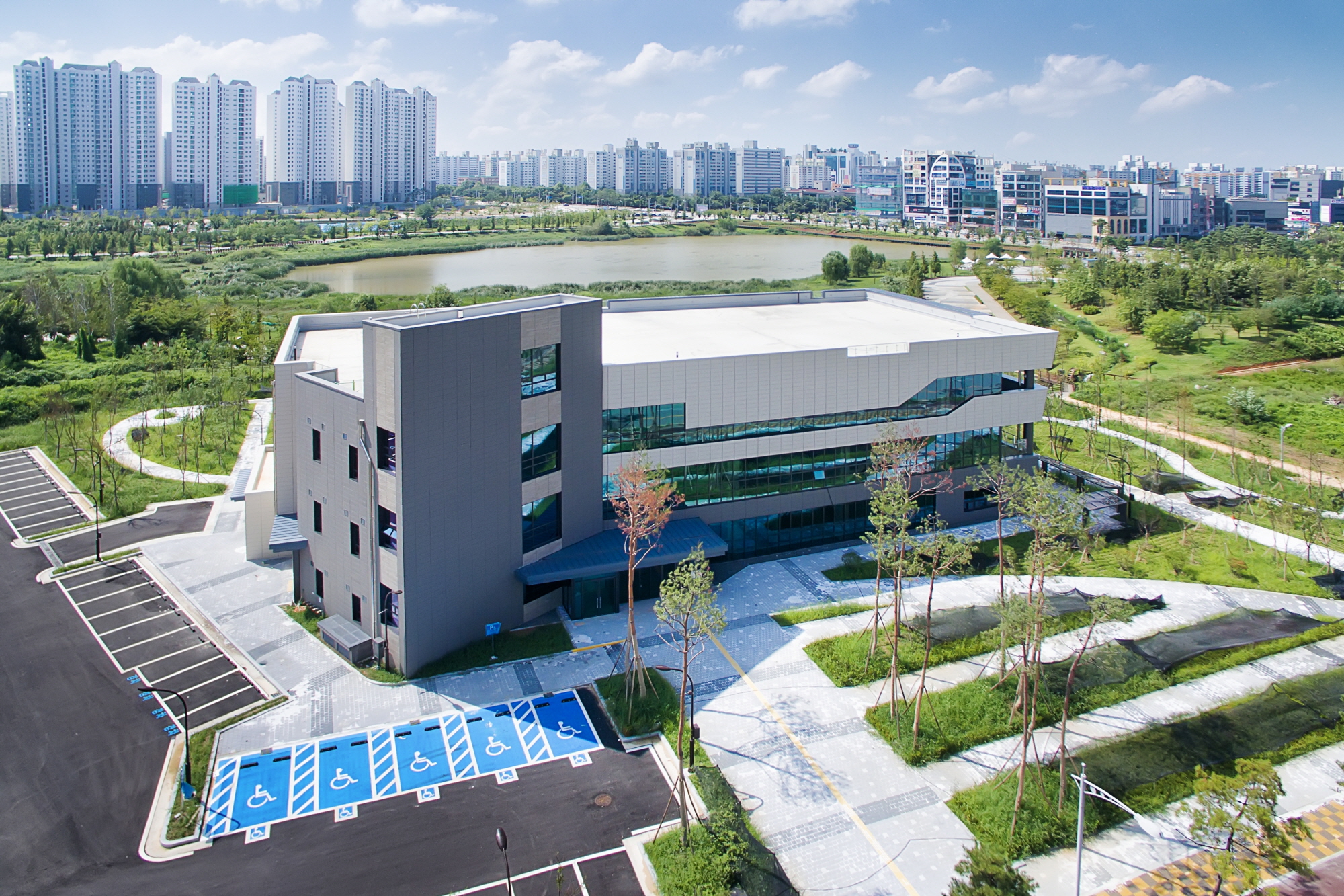 2038240421_EjXC6APy_fbbeb6333e5b33df2d6081fc21dc98a650504643.jpg 이미지크게보기